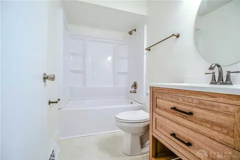 Bath - 152 Cheltenham Dr, Centerville, OH 45459 photo 3 of 4