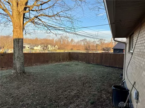1033 Westmont Cir, Springfield, OH 45503 photo 28