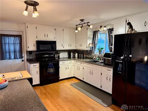 1033 Westmont Cir, Springfield, OH 45503 photo 6