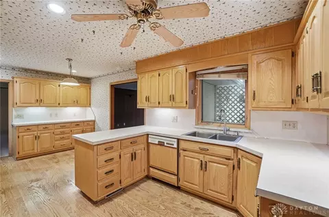 Kitchen - 489 Jenny Ln, Centerville, OH 45459 photo 4 of 6