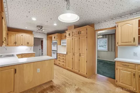 Kitchen - 489 Jenny Ln, Centerville, OH 45459 photo 6 of 6