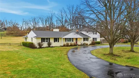 489 Jenny Ln, Centerville, OH 45459