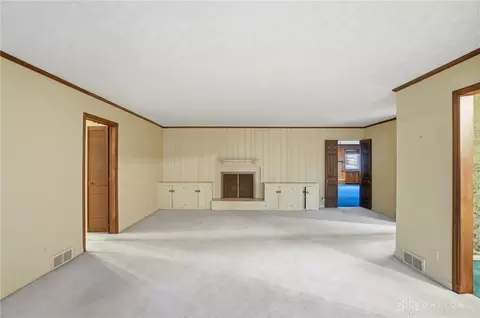 Living - 489 Jenny Ln, Centerville, OH 45459 photo 4 of 14