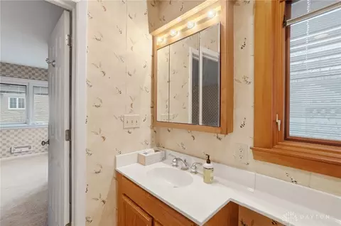Bath - 489 Jenny Ln, Centerville, OH 45459 photo 2 of 7