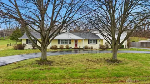 Exterior - 489 Jenny Ln, Centerville, OH 45459 photo 1 of 8