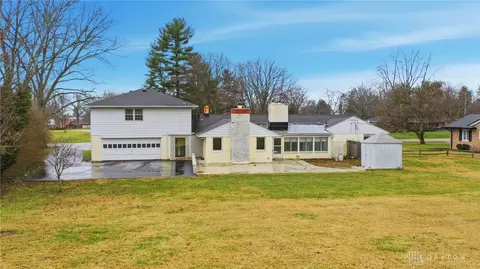 Exterior - 489 Jenny Ln, Centerville, OH 45459 photo 6 of 8