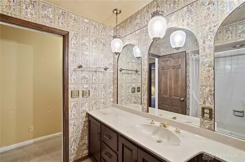 Bath - 489 Jenny Ln, Centerville, OH 45459 photo 4 of 7
