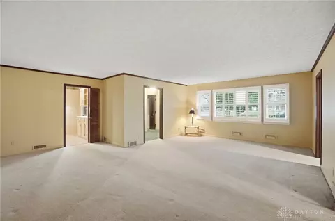 Living - 489 Jenny Ln, Centerville, OH 45459 photo 2 of 14