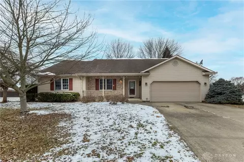 3174 Gardenia Dr, Troy, OH 45373