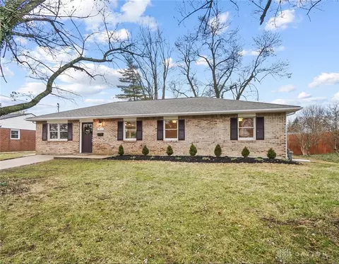 913 Hartz Dr, Lebanon, OH 45036