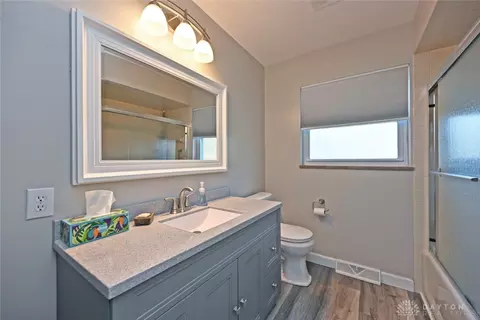 Bath - 411 Judith Dr, Kettering, OH 45429 photo 2 of 4