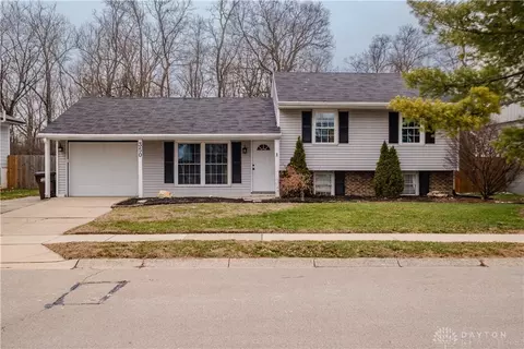 350 Spruceway Dr, Springboro, OH 45066