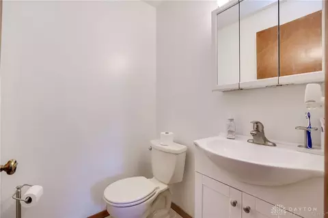 Bath - 1629 Beaver Creek Ln, Kettering, OH 45429 photo 3 of 3