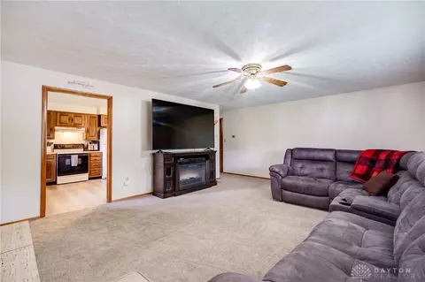 Living - 1629 Beaver Creek Ln, Kettering, OH 45429 photo 5 of 5
