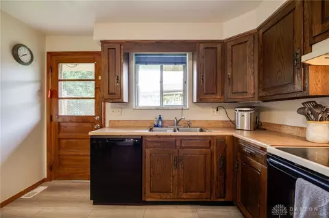 Kitchen - 1629 Beaver Creek Ln, Kettering, OH 45429 photo 1 of 3