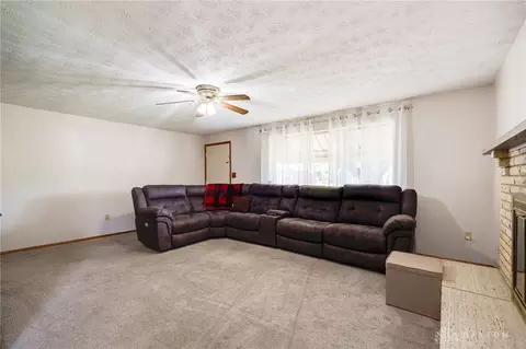 Living - 1629 Beaver Creek Ln, Kettering, OH 45429 photo 4 of 5