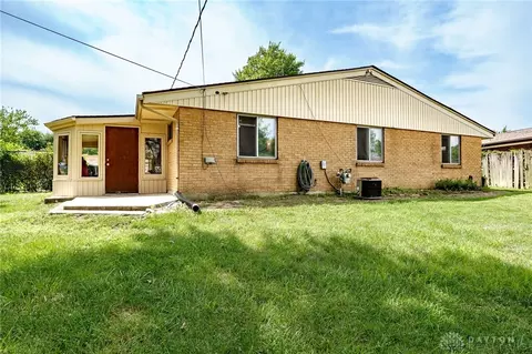 Exterior - 1629 Beaver Creek Ln, Kettering, OH 45429 photo 9 of 13