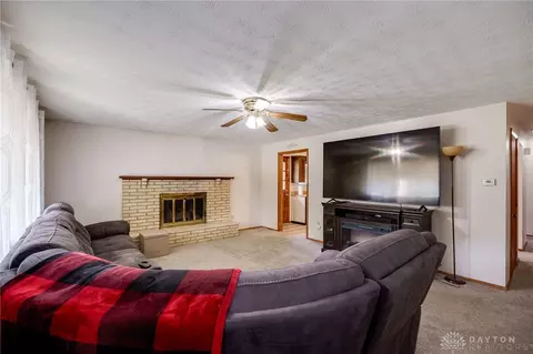 Living - 1629 Beaver Creek Ln, Kettering, OH 45429 photo 1 of 5