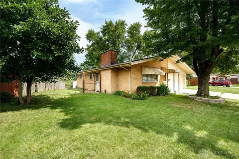 Exterior - 1629 Beaver Creek Ln, Kettering, OH 45429 photo 2 of 13