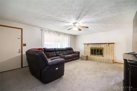 Living - 1629 Beaver Creek Ln, Kettering, OH 45429 photo 2 of 5