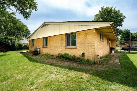 Exterior - 1629 Beaver Creek Ln, Kettering, OH 45429 photo 11 of 13