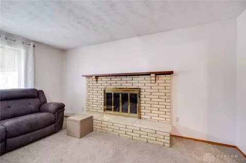 Living - 1629 Beaver Creek Ln, Kettering, OH 45429 photo 3 of 5