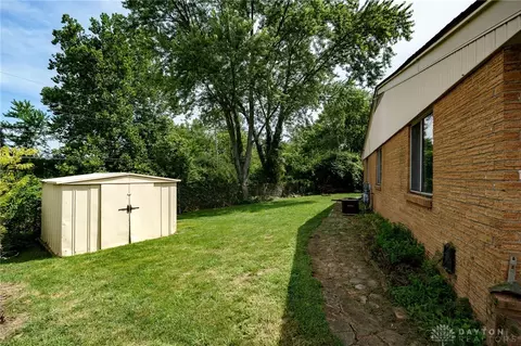 Exterior - 1629 Beaver Creek Ln, Kettering, OH 45429 photo 10 of 13