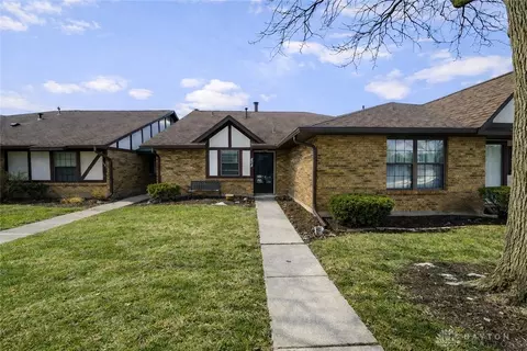 565 Pine Needles Dr, Dayton, OH 45458