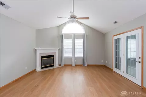 Living - 2133 Willow Run Cir, Enon, OH 45323 photo 3 of 4