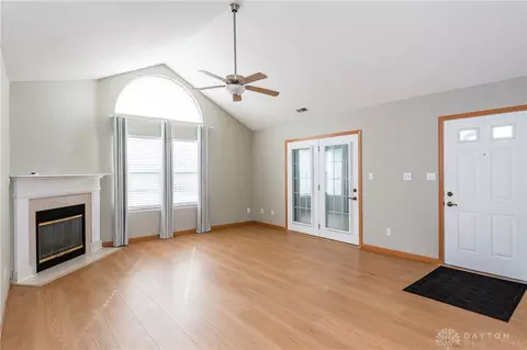 Living - 2133 Willow Run Cir, Enon, OH 45323 photo 2 of 4