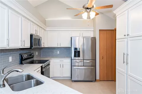 Kitchen - 2133 Willow Run Cir, Enon, OH 45323 photo 2 of 3