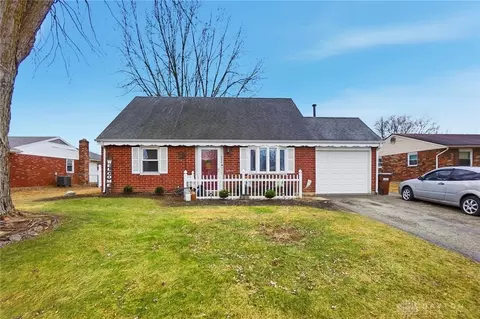 624 Georgia Dr, Xenia, OH 45385