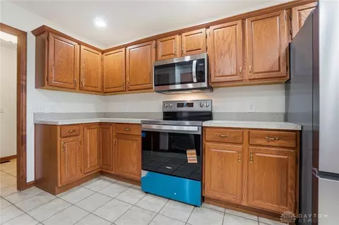 Kitchen - 9048 Bedford Ct, Centerville, OH 45458 photo 4 of 6