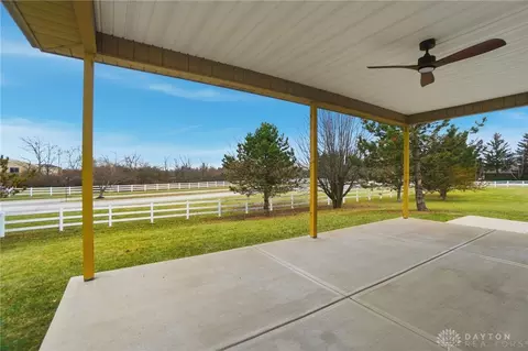 Exterior - 9048 Bedford Ct, Centerville, OH 45458 photo 3 of 4