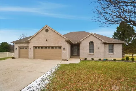 9048 Bedford Ct, Centerville, OH 45458