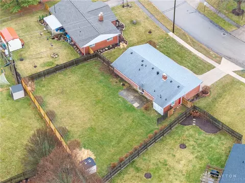 View/Area - 1005 Chateau Dr, Kettering, OH 45429 photo 7 of 8