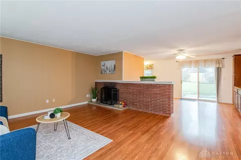 Living - 1005 Chateau Dr, Kettering, OH 45429 photo 3 of 8