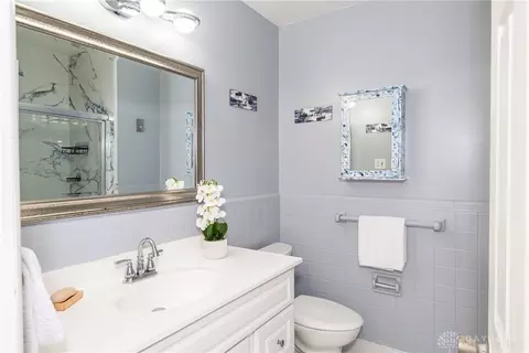 Bath - 1005 Chateau Dr, Kettering, OH 45429 photo 5 of 7