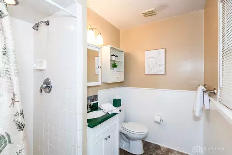 Bath - 1005 Chateau Dr, Kettering, OH 45429 photo 4 of 7