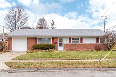Exterior - 1005 Chateau Dr, Kettering, OH 45429 photo 2 of 8
