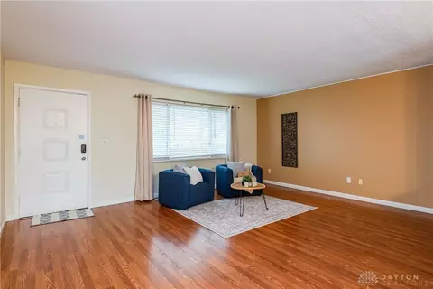 Living - 1005 Chateau Dr, Kettering, OH 45429 photo 2 of 8