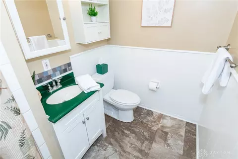 Bath - 1005 Chateau Dr, Kettering, OH 45429 photo 2 of 7