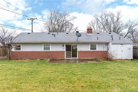 Exterior - 1005 Chateau Dr, Kettering, OH 45429 photo 7 of 8
