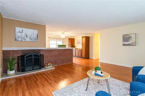 Living - 1005 Chateau Dr, Kettering, OH 45429 photo 4 of 8