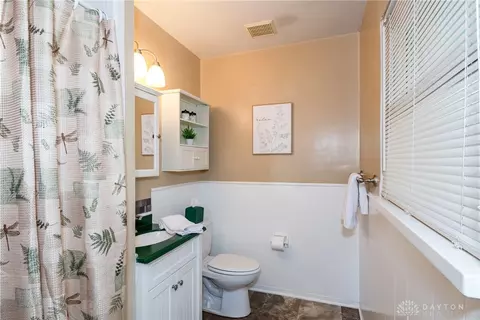 Bath - 1005 Chateau Dr, Kettering, OH 45429 photo 1 of 7