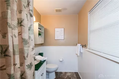 Bath - 1005 Chateau Dr, Kettering, OH 45429 photo 3 of 7
