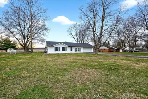 Exterior - 2925 S Tecumseh Rd, Springfield, OH 45502 photo 4 of 11
