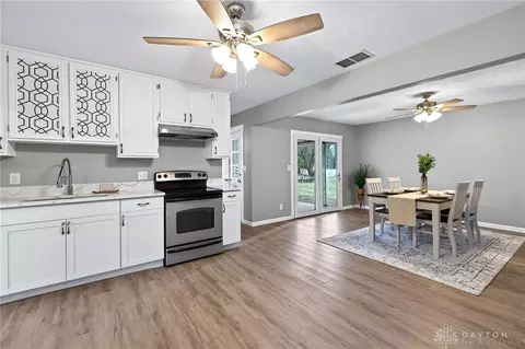 Kitchen - 2925 S Tecumseh Rd, Springfield, OH 45502 photo 3 of 4