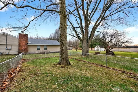 Exterior - 2925 S Tecumseh Rd, Springfield, OH 45502 photo 6 of 11