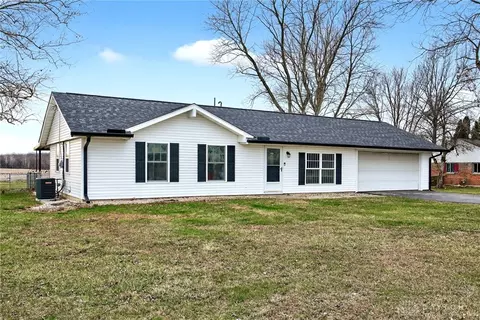 Exterior - 2925 S Tecumseh Rd, Springfield, OH 45502 photo 3 of 11